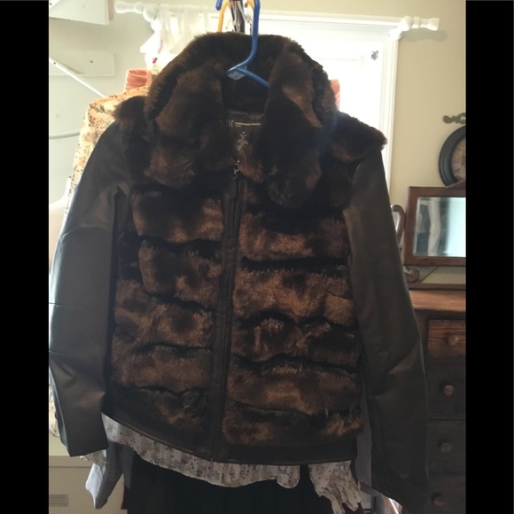 Luxurious small faux fur brown jacket - Picture 4 of 8